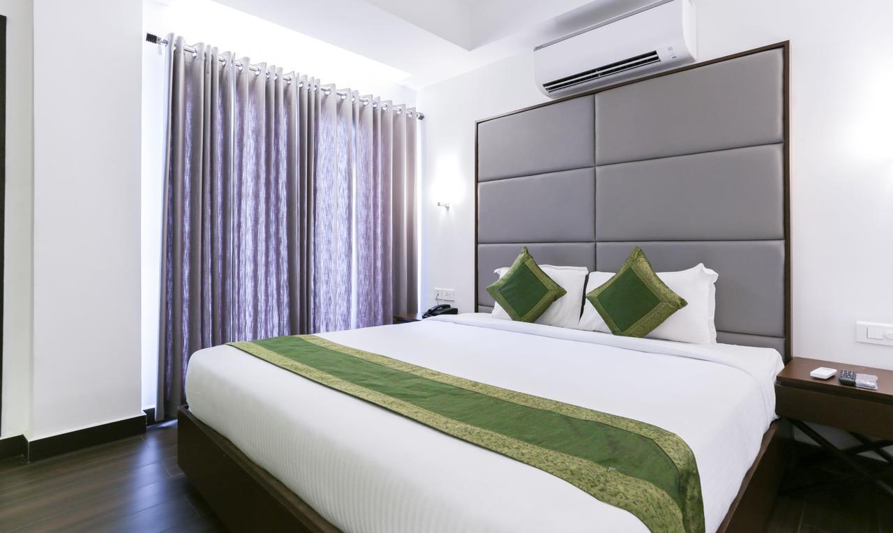Hotel Crown Suites Kochi Exterior photo