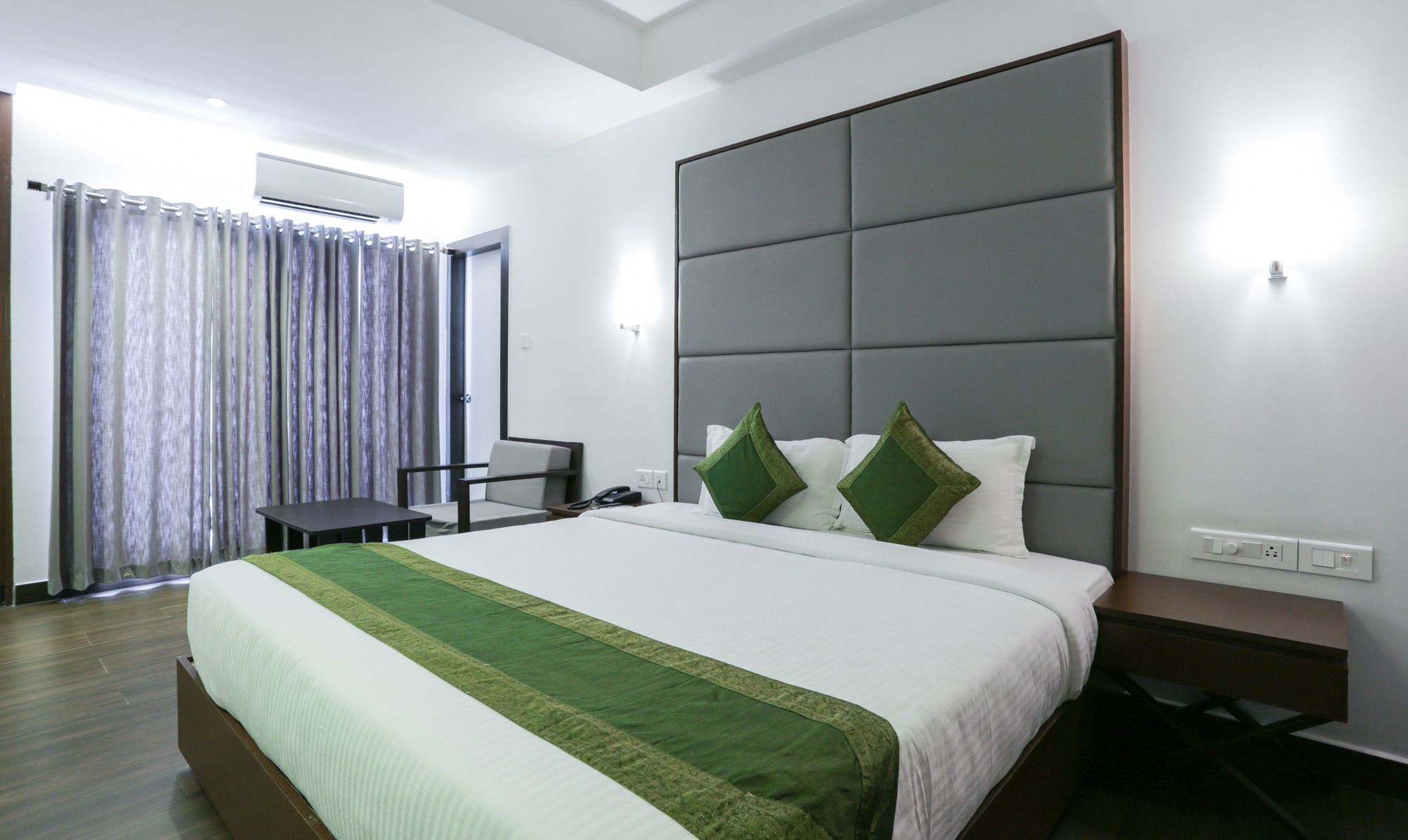 Hotel Crown Suites Kochi Exterior photo